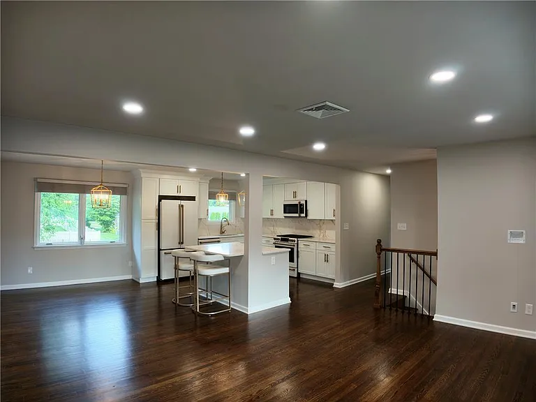 2834 Center St — Photo 14