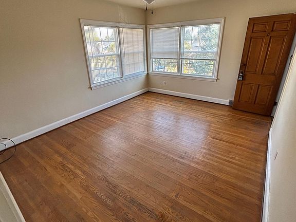 3rd image of 2123 Gladstone Ave APT B