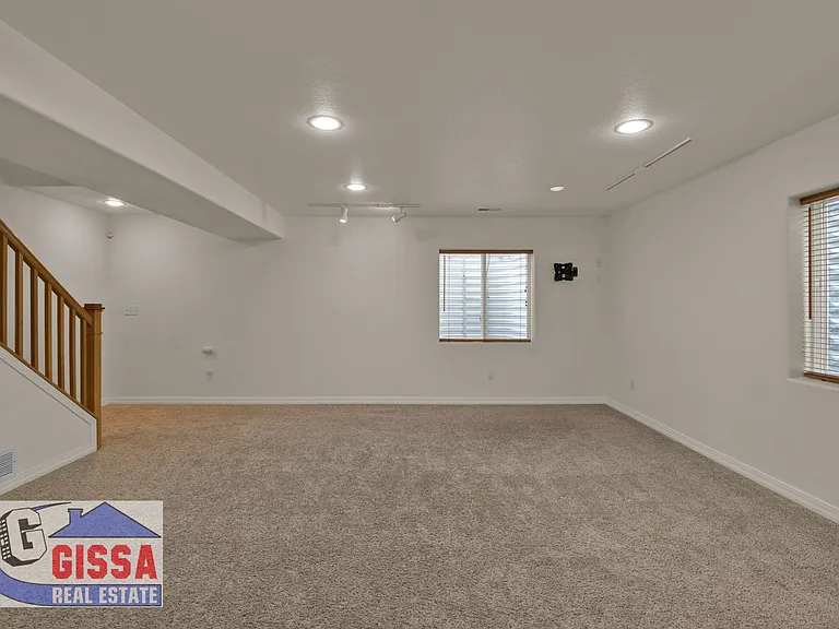 5532 Mountain Garland Dr — Photo 38