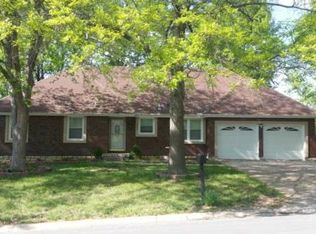 912 SE 3rd Ter, Lees Summit, MO 64063