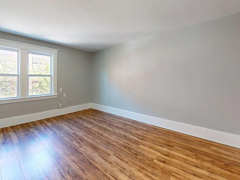 3149 W 32nd St — Photo 28