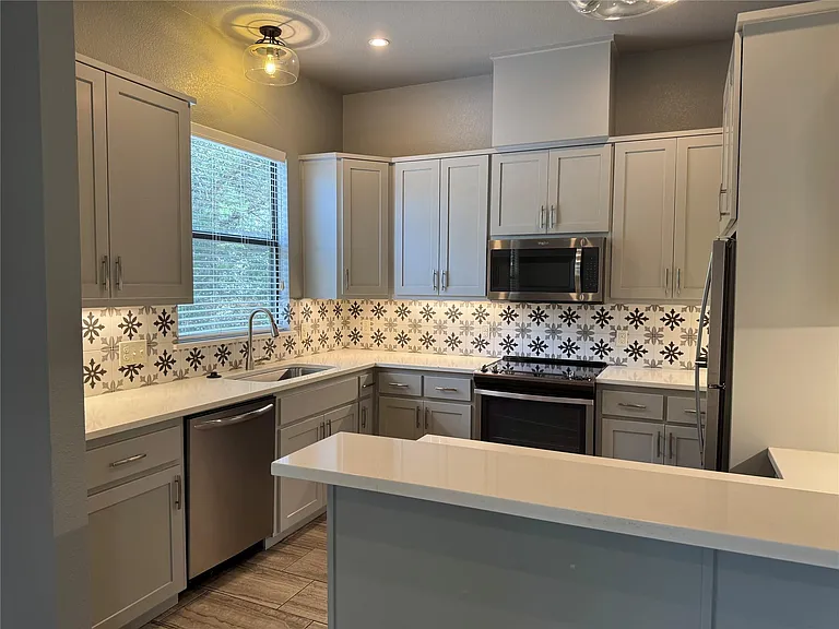 290 Hugo Rd #B — Photo 9