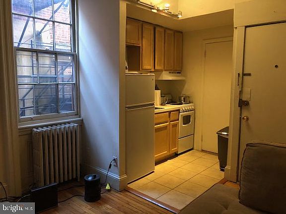 2nd image of 1227 Spruce St APT 2R