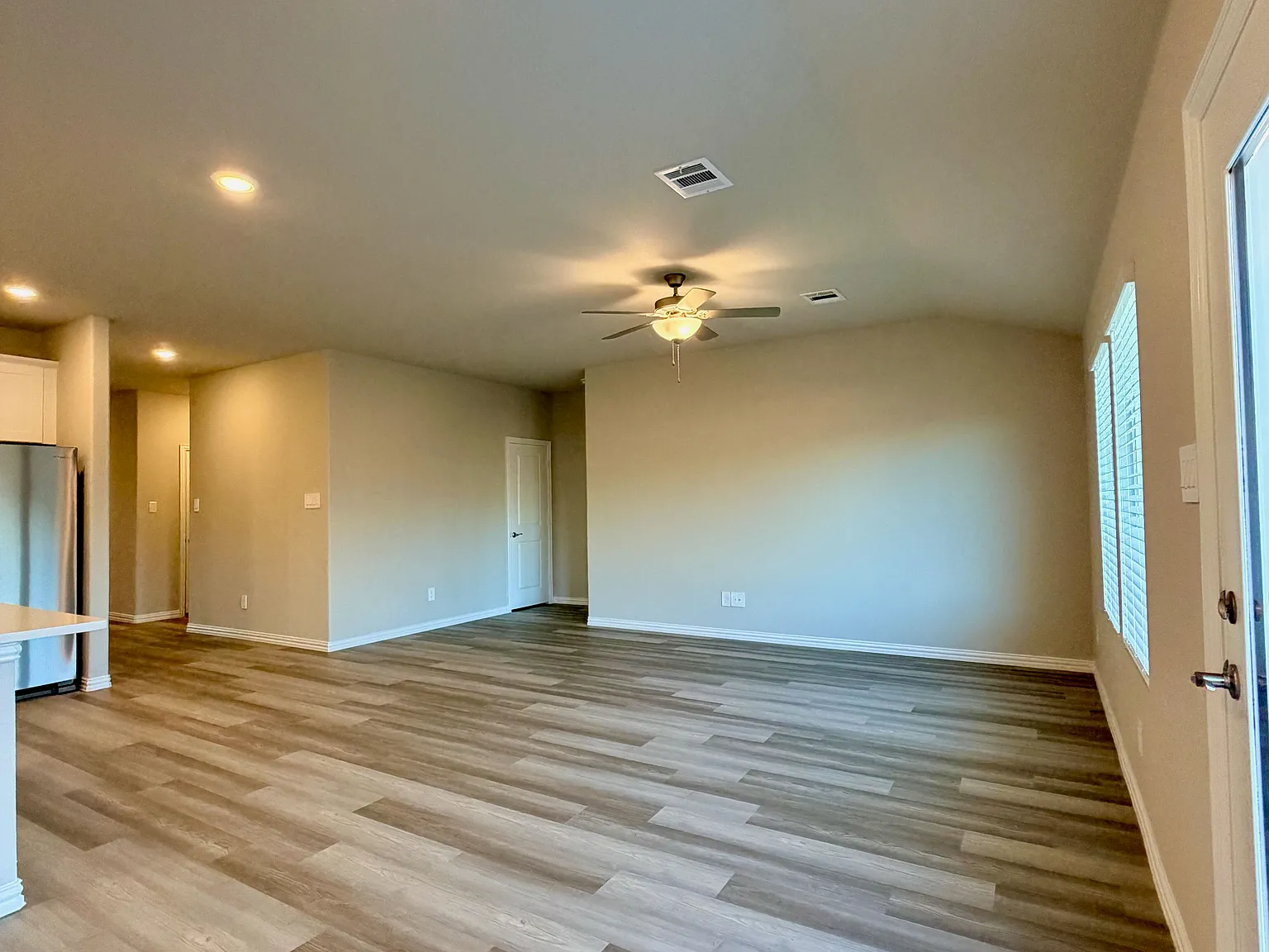 3 bed, 1659 sqft, $2,200 — Photo 3
