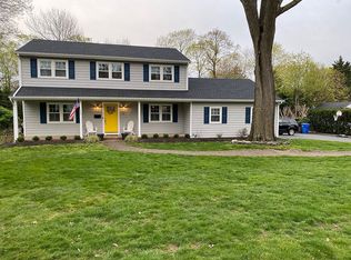 41 Briarwood Rd, Fair Haven, NJ 07704