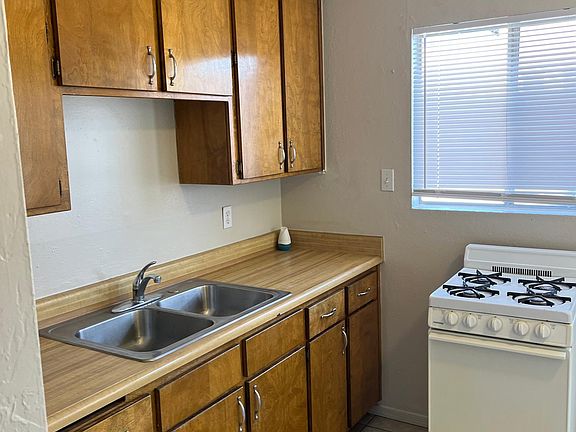 3rd image of 1186 W Kings Ln #15