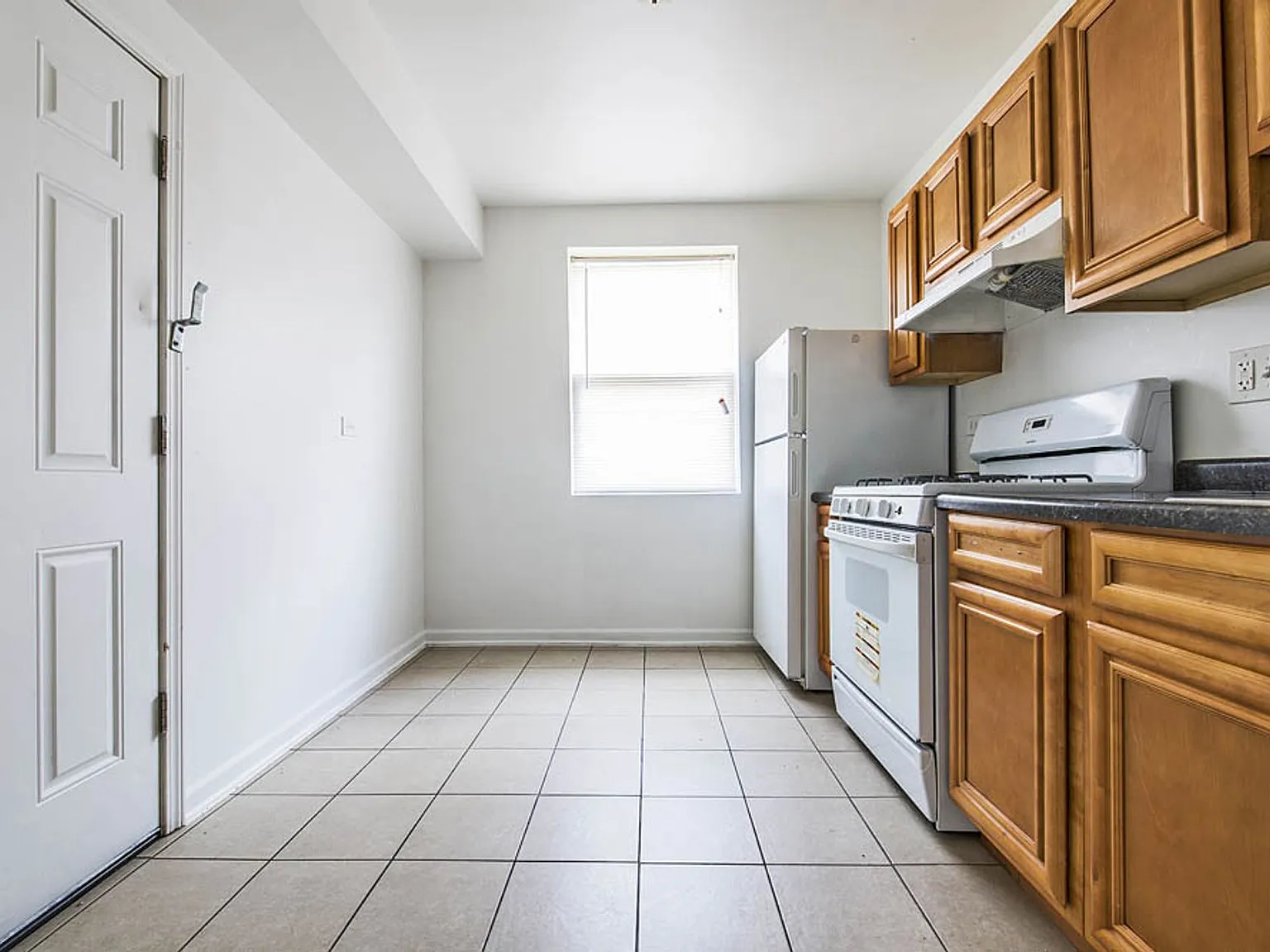 1145 N LeClaire — Photo 3