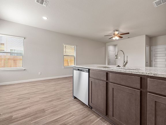 5th image of 474 Emma Dr