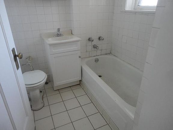 5th image of 5047 N Damen Ave #3B
