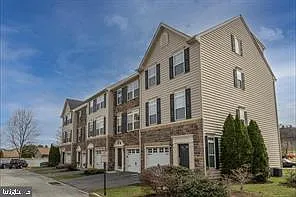 4 bed, 3.5 bath, 2622 sqft, $3,500 — Photo 4