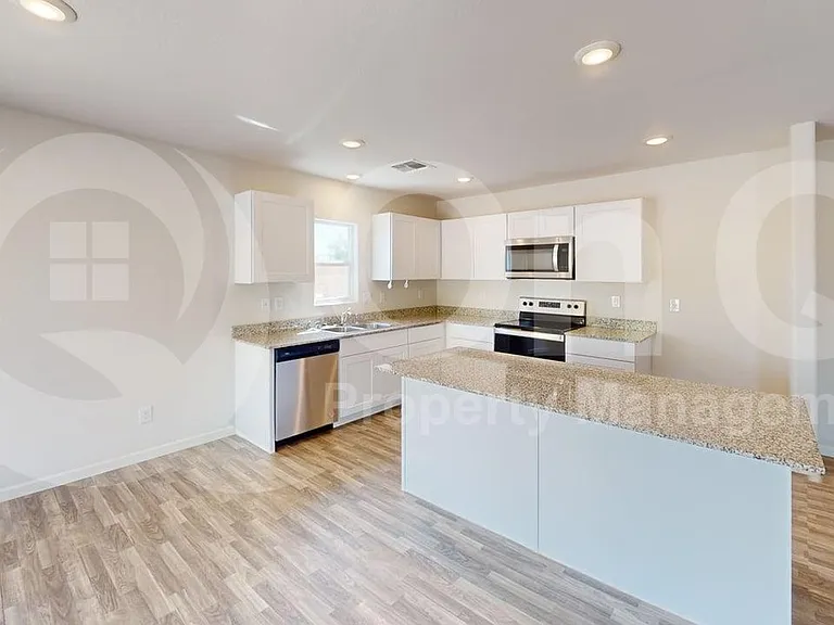 2064 E Velvet Pl — Photo 5