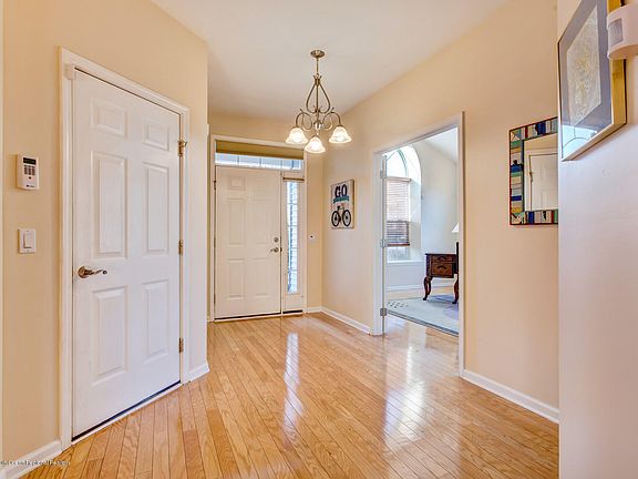 4th image of 401 Monticello Ln