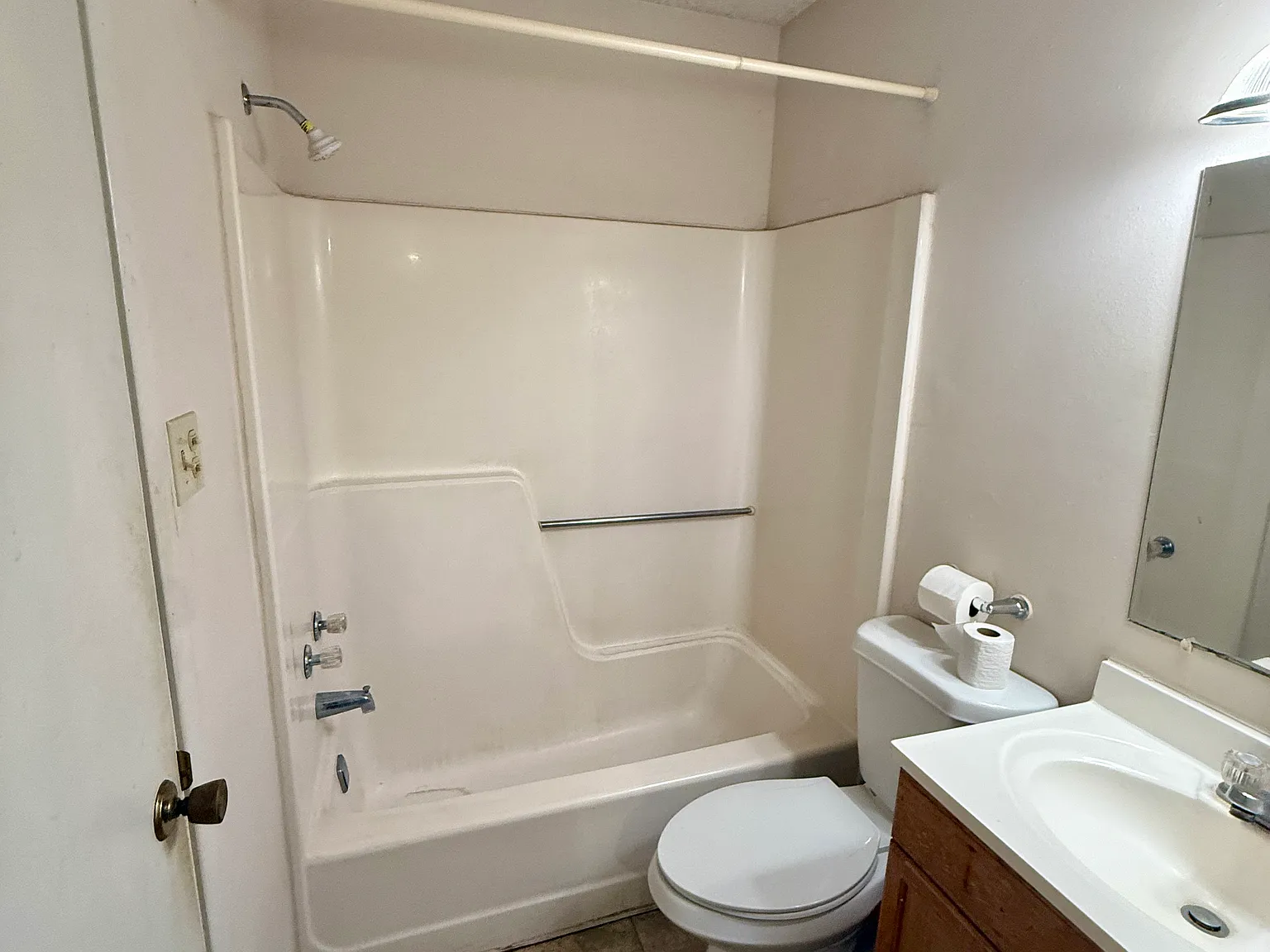 2 bed, 850 sqft, $950 — Photo 3