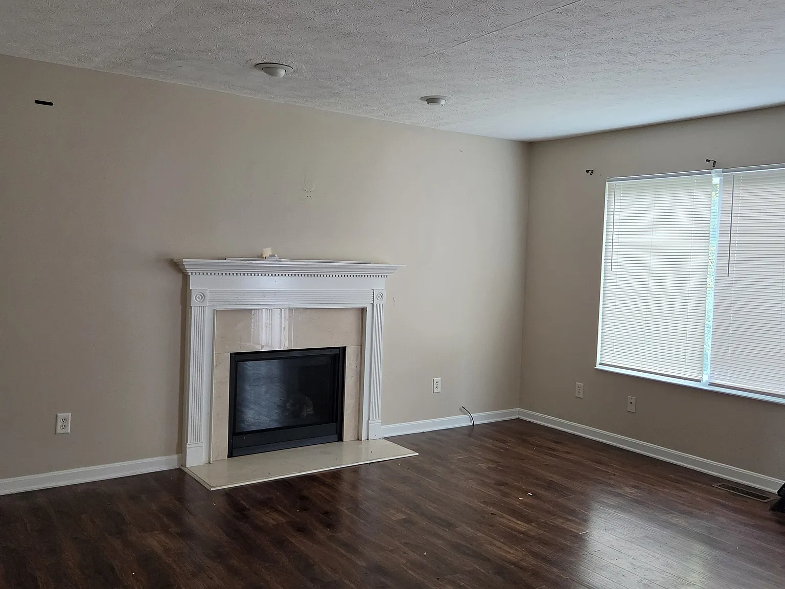 4 bed, 2.5 bath, 2200 sqft, $2,550 — Photo 3