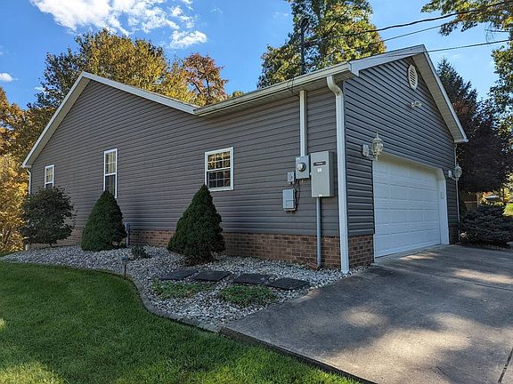 3rd image of 80 Whitetail Dr