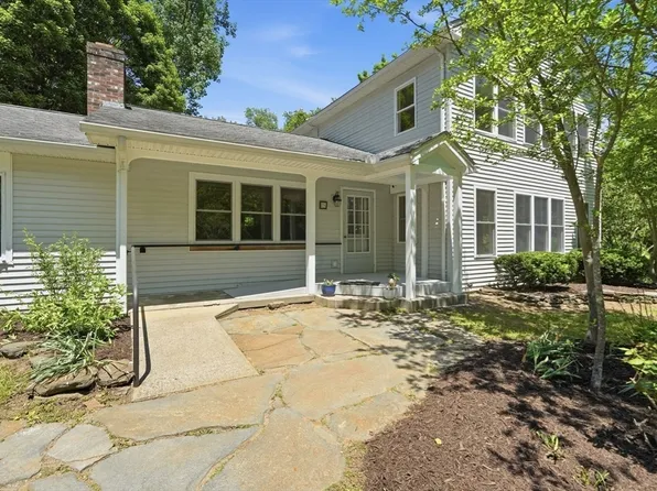 28 Hulst Rd, Amherst, MA 01002