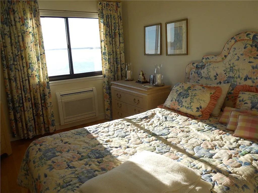 Capella South — Photo 2