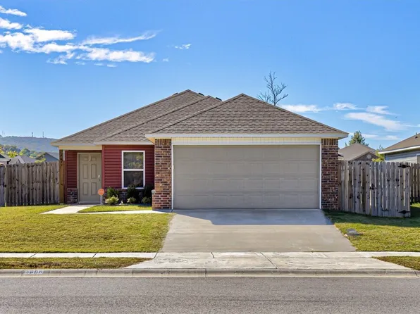 4689 W Hoover Loop, Fayetteville, AR 72704