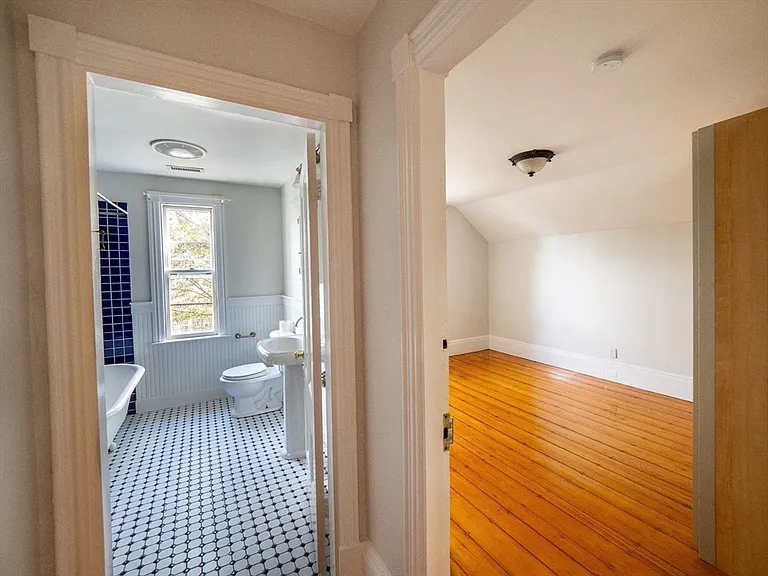 12 Adella Pl — Photo 22