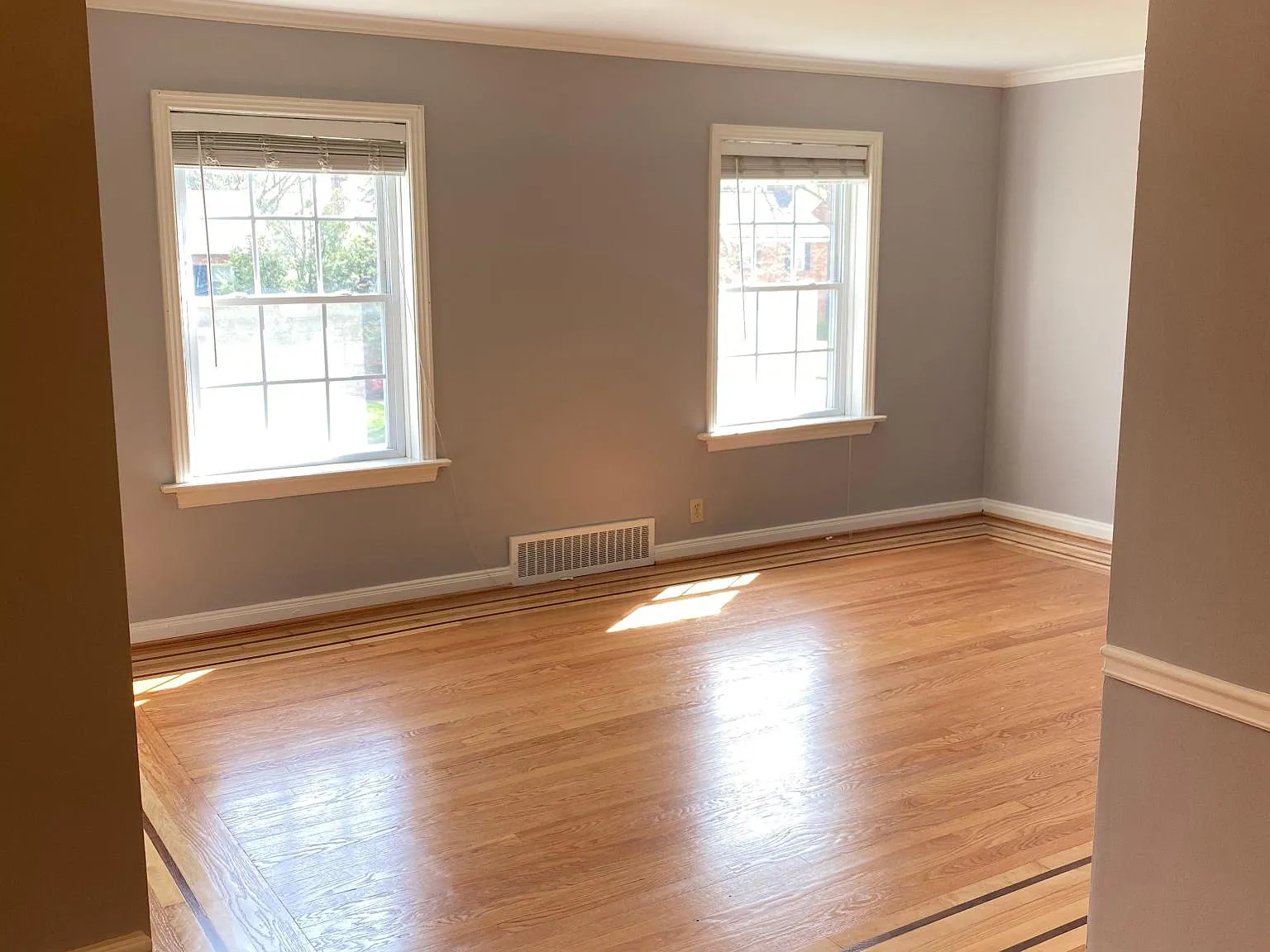 7901 Delmar Blvd — Photo 2
