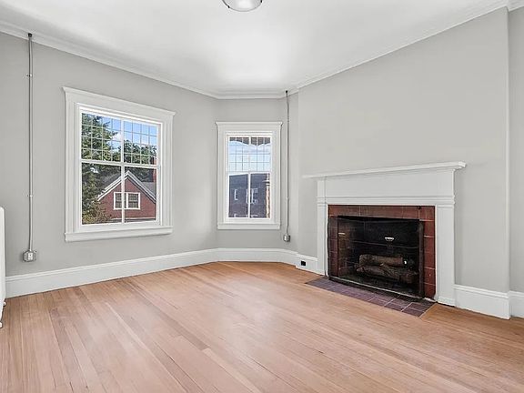 4th image of 17 Agassiz St #31
