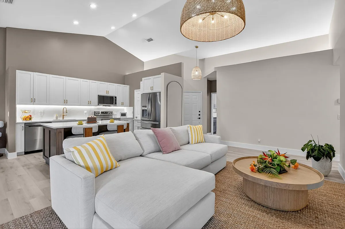 Photo 2 of 36 - 5801 Coach House Cir #E - Boca Raton, FL Building Photo - 5801 Coach House Cir #E