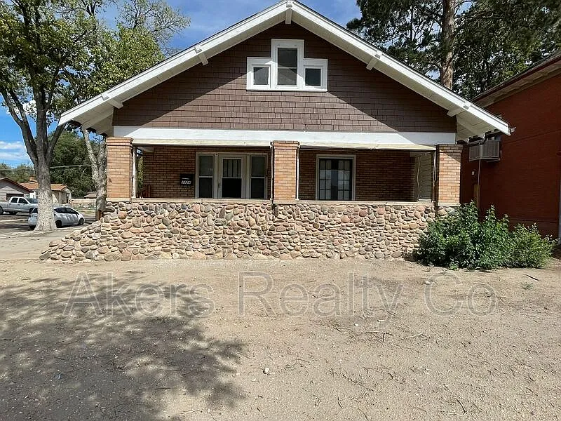 3 bed, 1.0 bath, 1464 sqft, $1,500 — Photo 1
