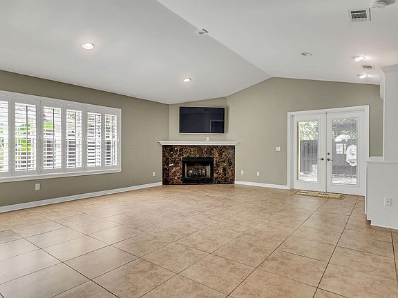 3rd image of 39 Bay Haven Ct