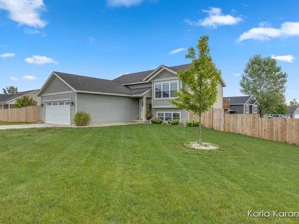768 Chary Glen Dr, Kent City, MI 49330