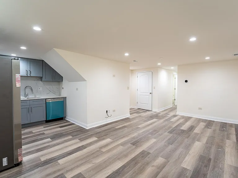 3331 S Wallace St #BASEMENT — Photo 2