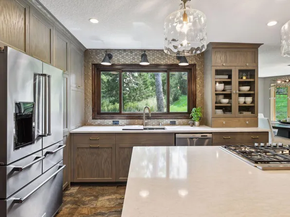 13101 Beehive Ct, Eden Prairie, MN 55346