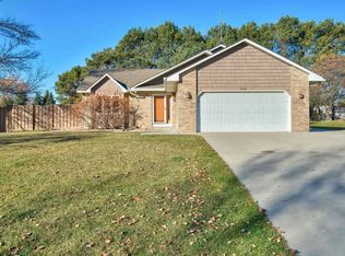 2608 Horseshoe Ln, Woodbury, MN 55125