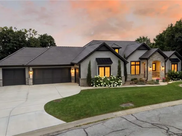 4761 NW Canyon Rd, Lees Summit, MO 64064