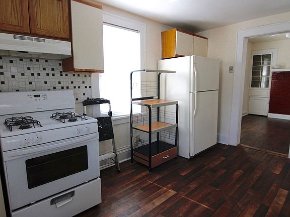 Kitchen facing south (2nd Floor)