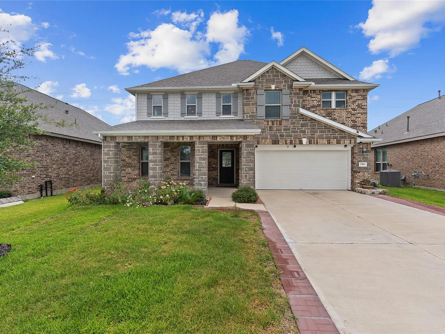 3 bed, 2.5 bath, 2584 sqft, $2,600 — Photo 1