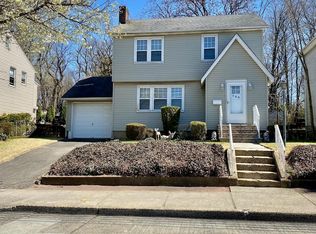 704 Chestnut St, Secaucus, NJ 07094