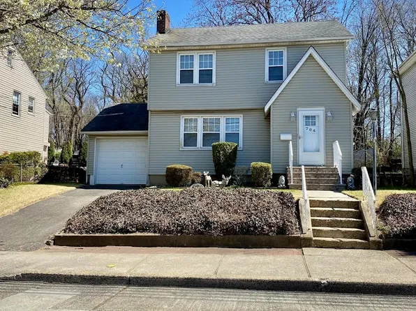 704 Chestnut St, Secaucus, NJ 07094