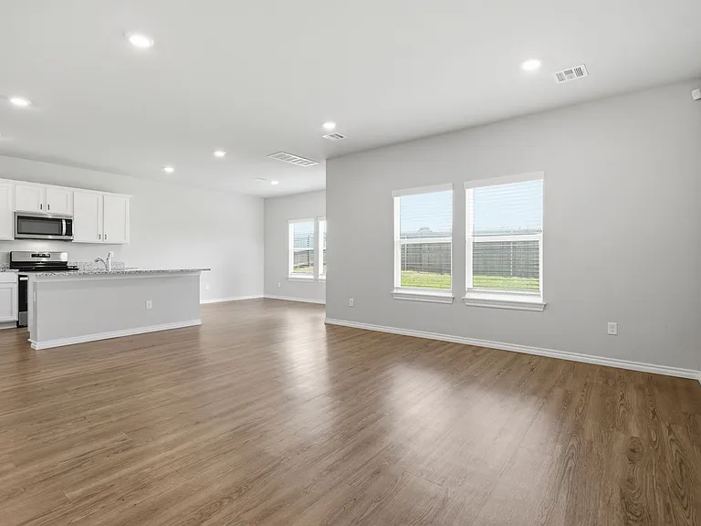 3117 Stonewall Dr — Photo 4