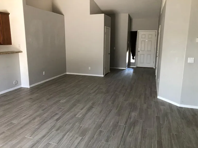 3011 W Wayland Dr — Photo 3