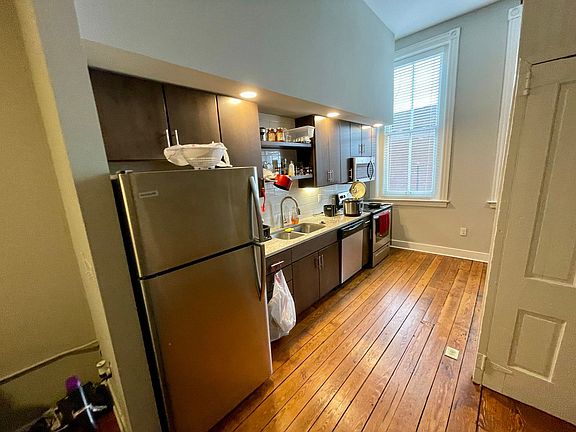 5th image of 2022 E Broad St Unit 205