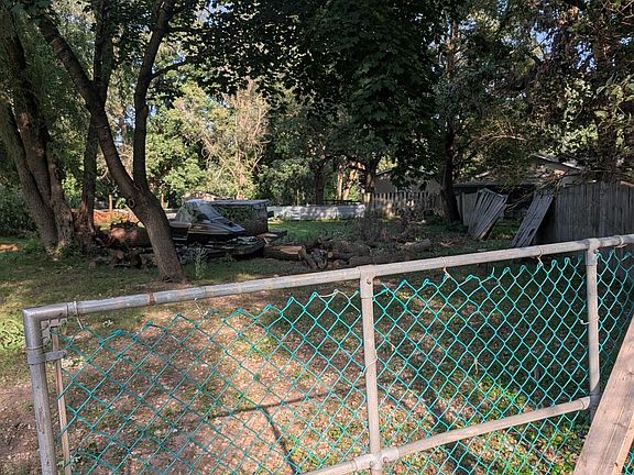 4th image of 464 Ormsbee St