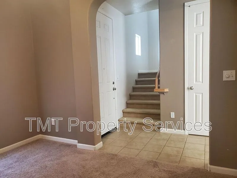 3 bed, 2.5 bath, 1641 sqft, $2,700 — Photo 3