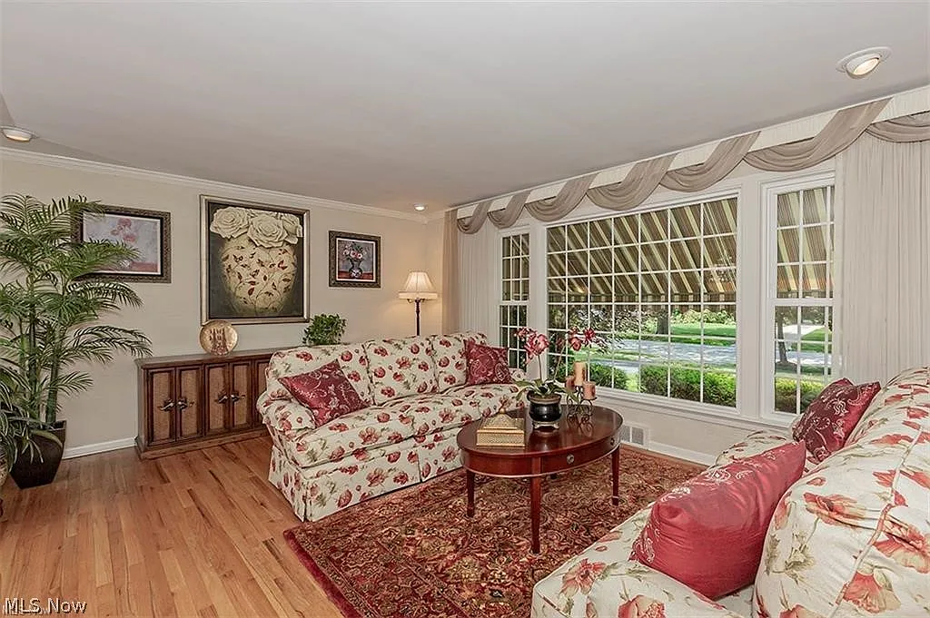 3 bed, 1.5 bath, $3,000 — Photo 4