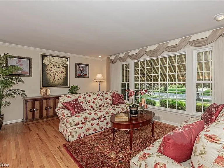2415 Fenwick Rd — Photo 4