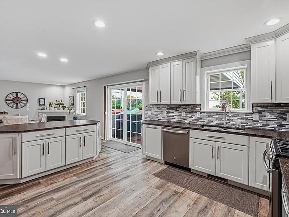 3rd image of 1708 Wheatfield Ln
