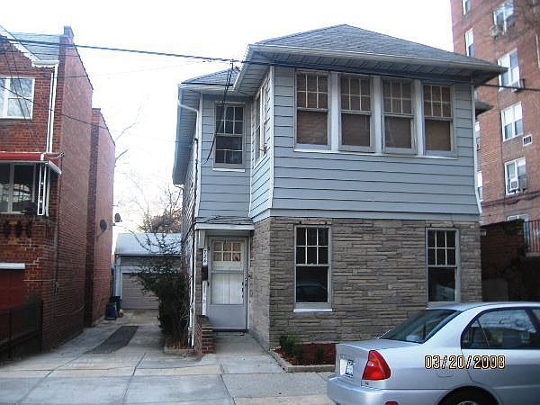 Detached Two Family on 40 by 100 Lot!!