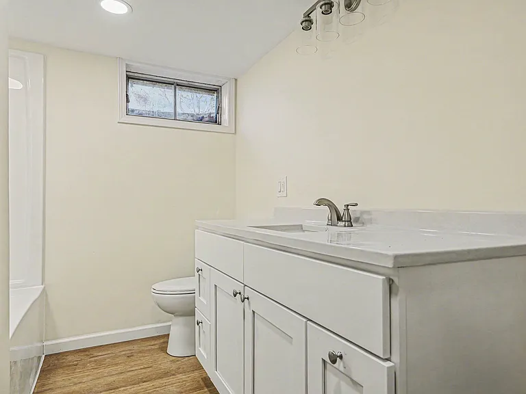 21 Yvonna St — Photo 10