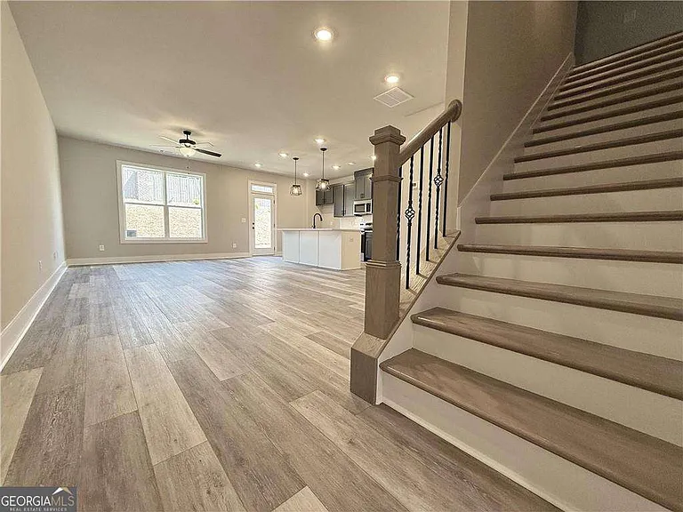 5704 Urban Vlg W — Photo 6