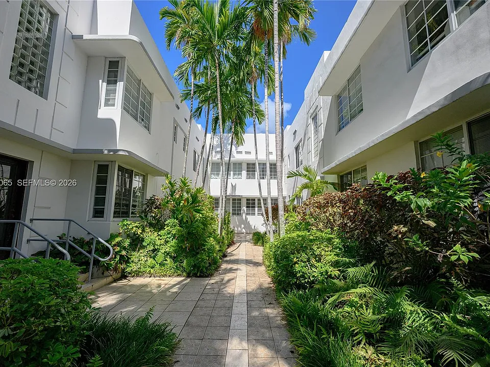 1000 Meridian Ave #8