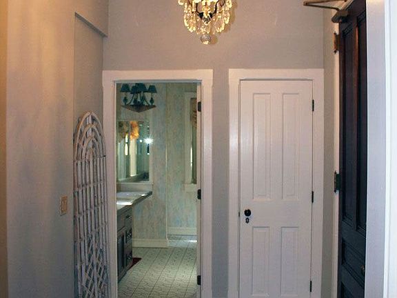 6 Howe Foyer in unit